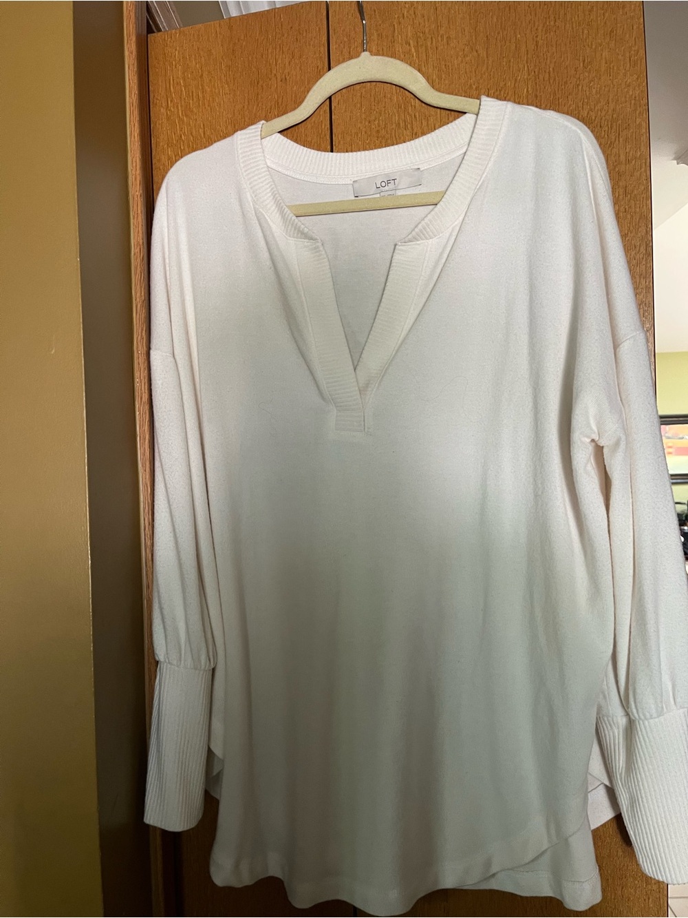 Like new XXL LOFT Cream Split V-Neck Long Sleeve Tunic
